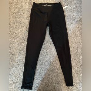NWT never before worn Victoria’s Secret black ankle length leggings size small
